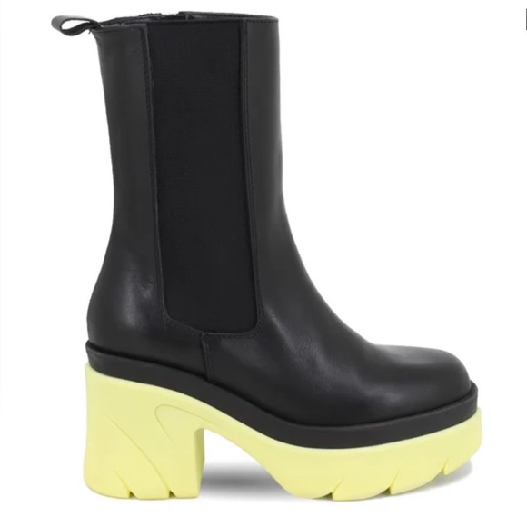 Queen Helena Shoes - NWOT, Chelsea Boots, Size 6, Platform, Genuine Leather, Yellow bottom